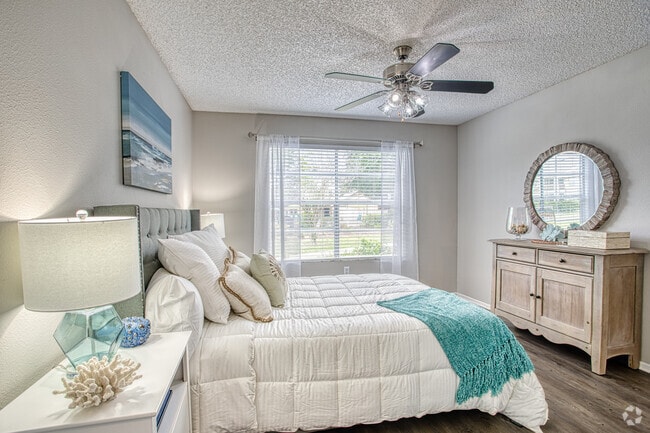 2BD, 2BA - 1000 SF