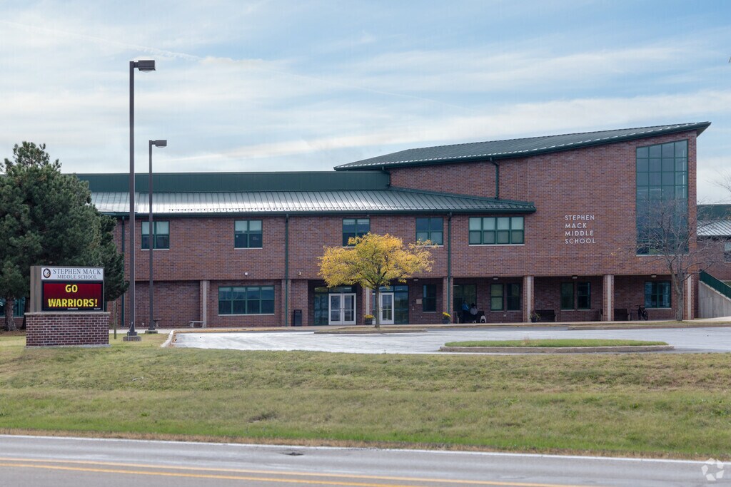 Stephen Mack Middle School scores an overall Niche score of A-.