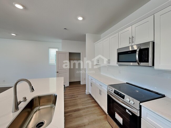 8194 Winterfell Peak Ave, Las Vegas, NV 89113 - photo 3