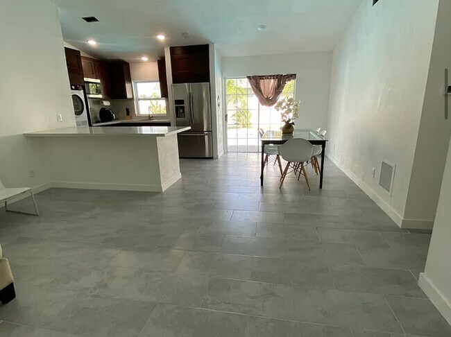 104 NE 15th Place, Cape Coral, FL 33909 - photo 6