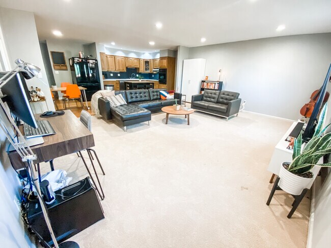 1330 S Yukon St unit Corner West Room, Lakewood, CO 80232 - photo 4