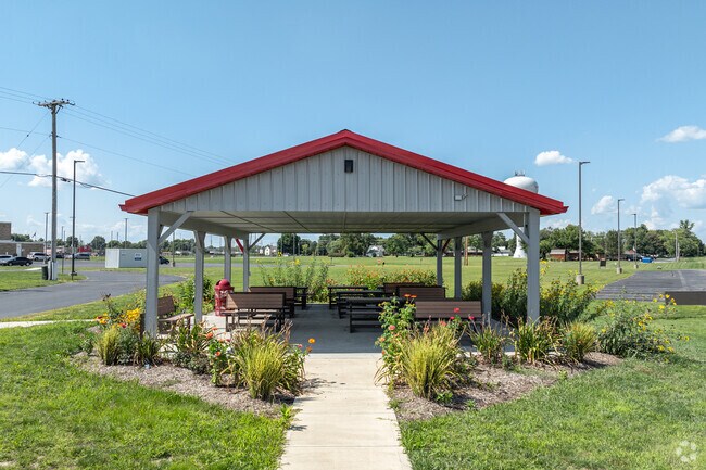 Dixie High School has a student to teacher ratio of 13 to 1.