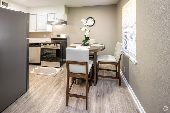 2BR, 1BA - 865SF - Dining Room