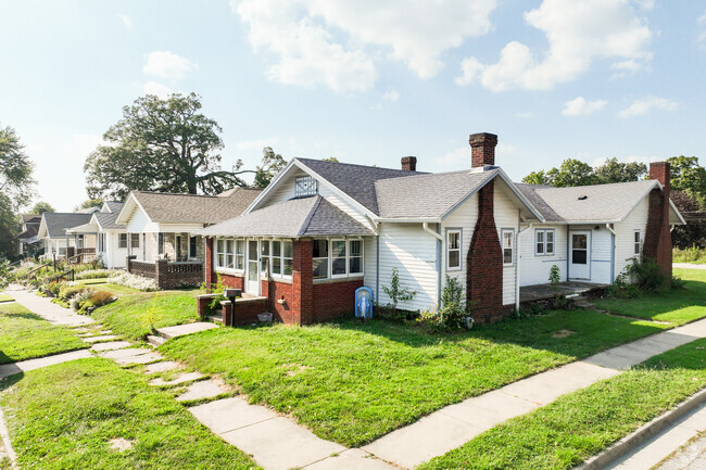 Well maintained older homes make up most of the neighborhood of Hedgewood.