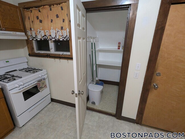 214 Washington St unit 1, Malden, MA 02148 - photo 4