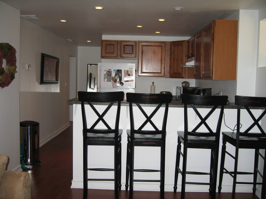 Open floor plan-Eat in kitchen