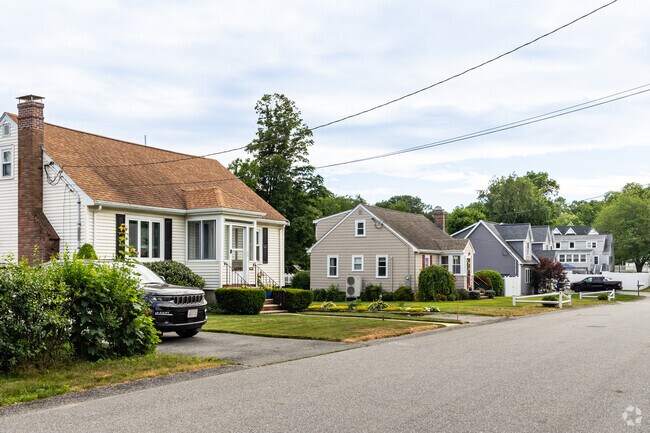 Cape cod variations are seen throughout Winnmere.