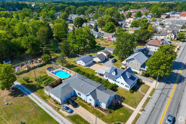 Ossian, Indiana homes range in size and include private swimming pools.