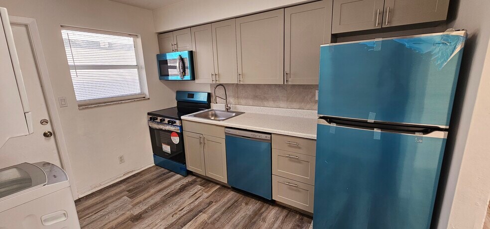 1051 NW 27th Ave, Fort Lauderdale, FL 33311 - photo 1