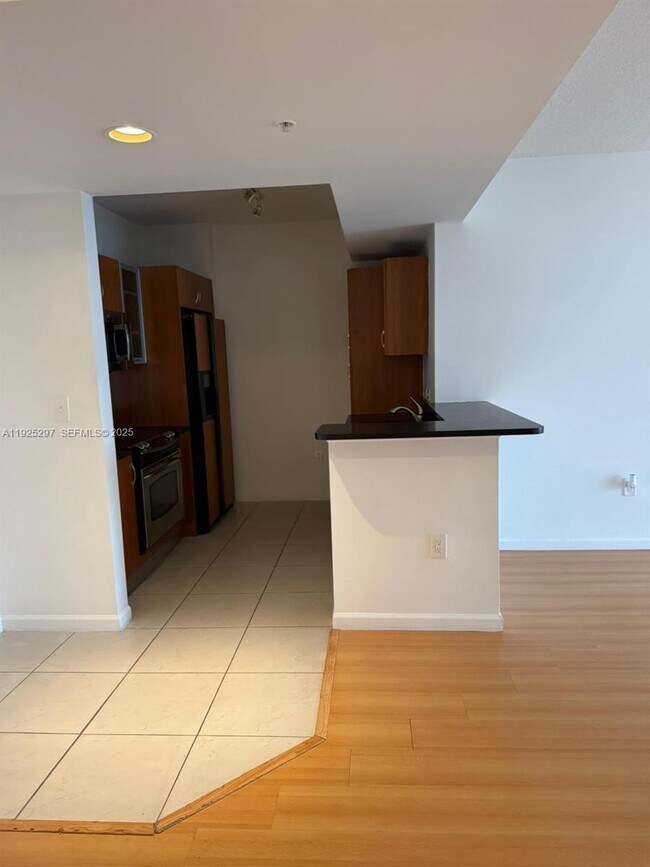 Venture At Aventura East unit 1008, Miami, FL 33180 - photo 5