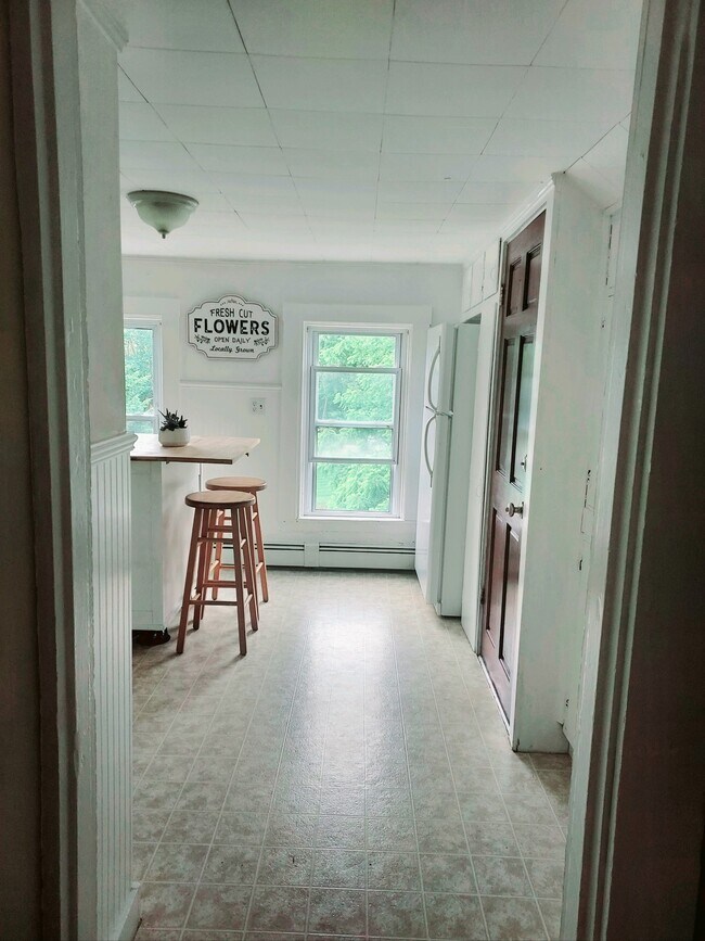 50 Oliver St unit 3, Bristol, RI 02809 - photo 5