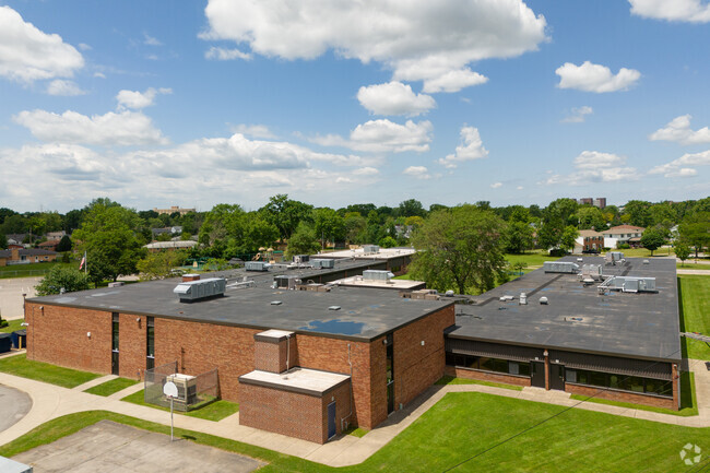 Students at Maplemere Elementary School score at least 52% proficient in reading.