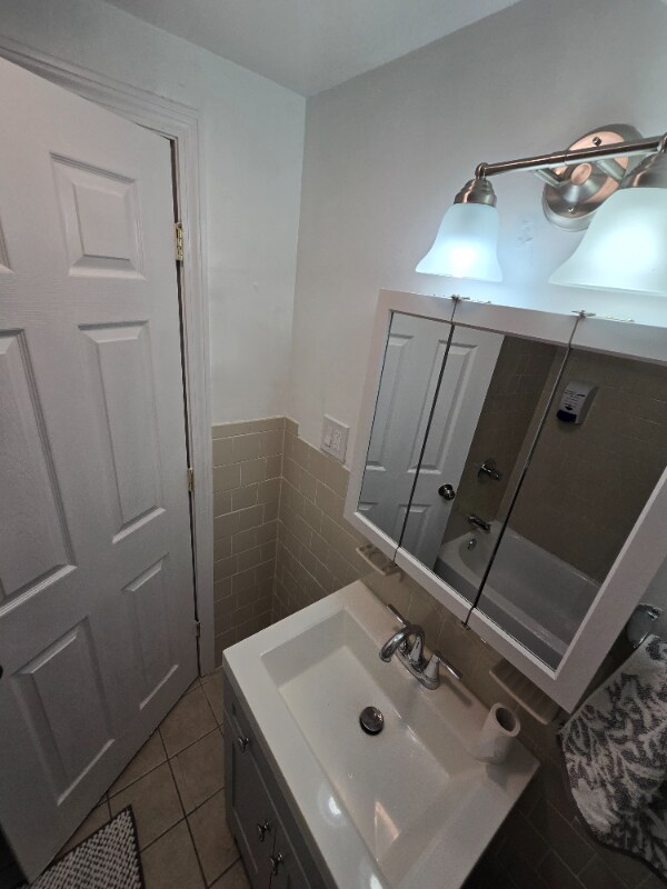 23 Wabeno St unit 3rd Floor, Dorchester, MA 02121 - photo 6