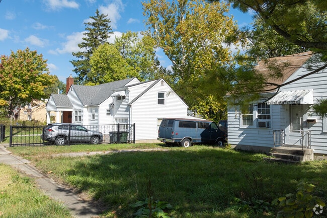 DeWeese locals love the urban neighborhood that's just minutes from downtown.