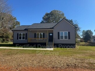 418 N Smith St, Liberty, NC 27298