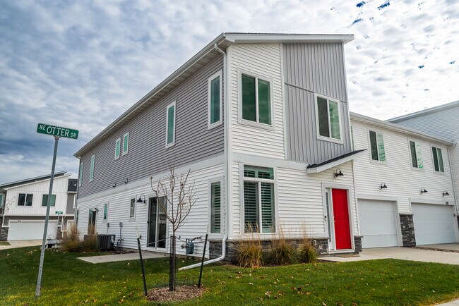 329 NE Otter Dr, Waukee, IA 50263 - photo 2