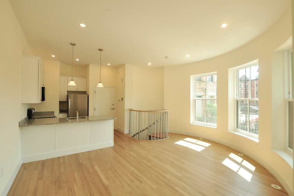868 Beacon St unit 1, Boston, MA 02215 - photo 1