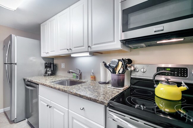 527 D'Onofrio Dr unit 1, Madison, WI 53719 - photo 5