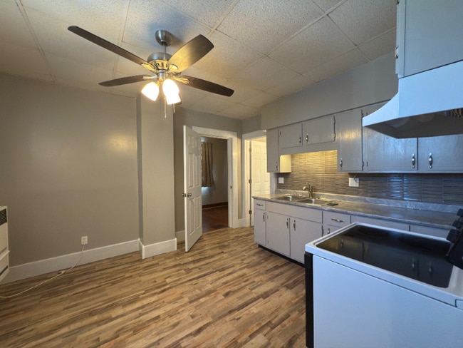 339 W North St unit A, Fostoria, OH 44830 - photo 2