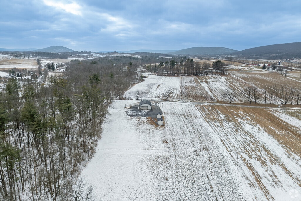 The Amish in spring mills can go to Woodside School