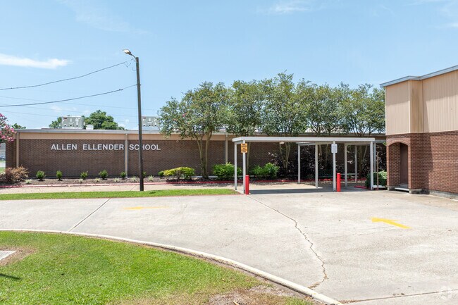 Allen Ellender School earned a B grade from Niche.