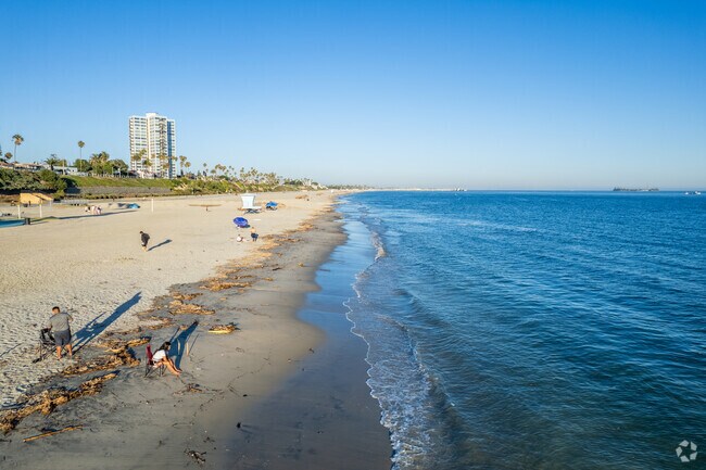 Bluff Heights is a short distance from the warm sandy beaches and vast ocean views.