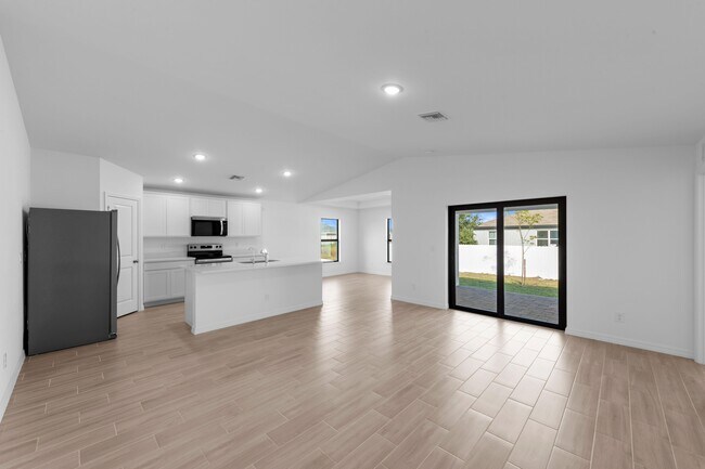 530 Chiquita Blvd N unit 38409677, Cape Coral, FL 33993 - photo 2