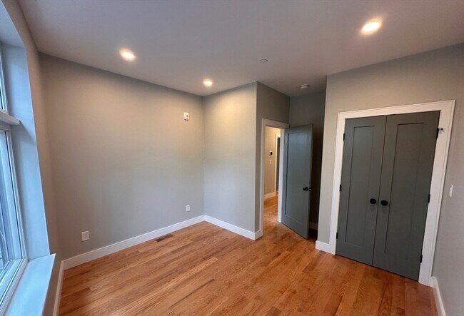 16 Baker Ct unit 1, Dorchester, MA 02125 - photo 5