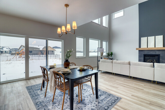 Dining Area1_1.jpg