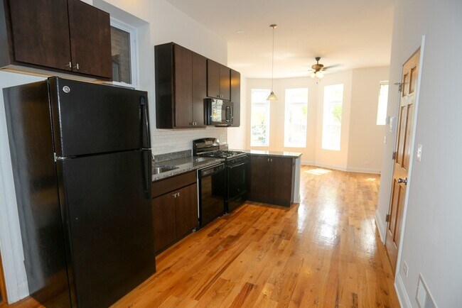 1704 W Sunnyside Ave unit G08C, Chicago, IL 60640 - photo 3