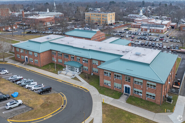 Find the Harborside Middle School at 175 High St, Milford, CT 06460.