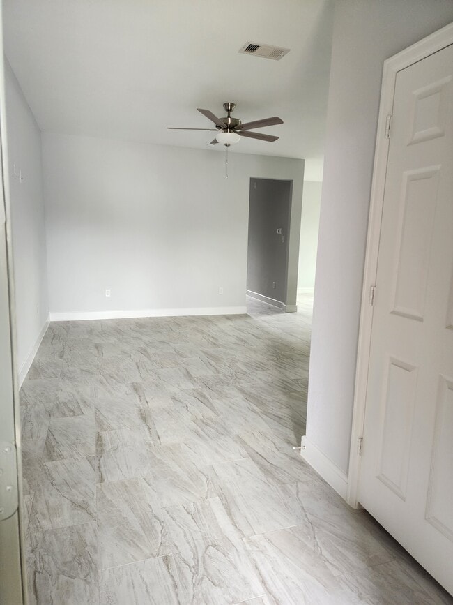 6116 Trescon Dr unit B, Houston, TX 77048 - photo 2