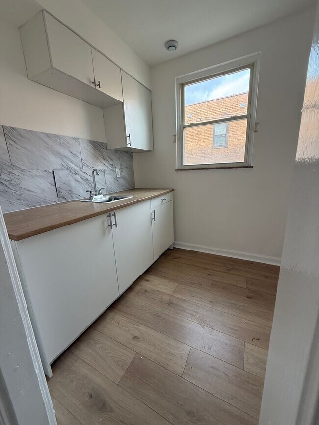 17927 Lakeshore Boulevard, Cleveland, OH 44119 - photo 2