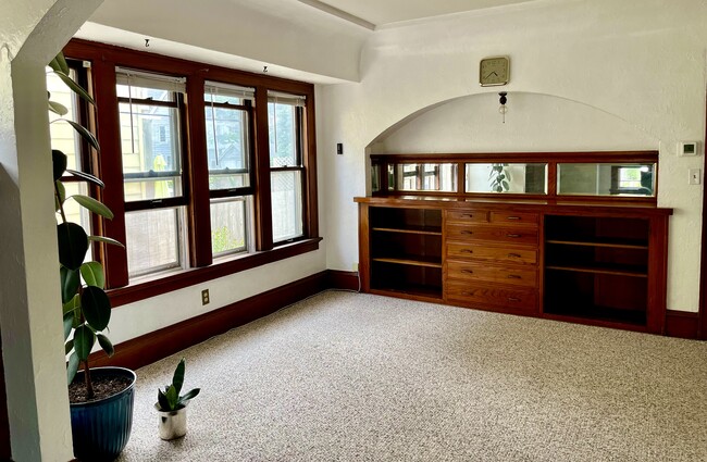 Dinning Room with Built-ins