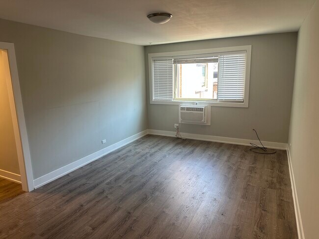 542 W Surf St unit 530-519, Chicago, IL 60657 - photo 3