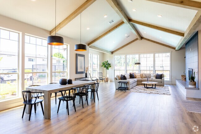 St Helens Place Apartment Homes, Saint Helens, OR 97051 - photo 3