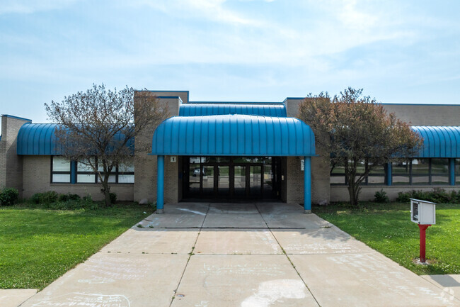 Somers Elementary School has an overall B- rating on Niche.