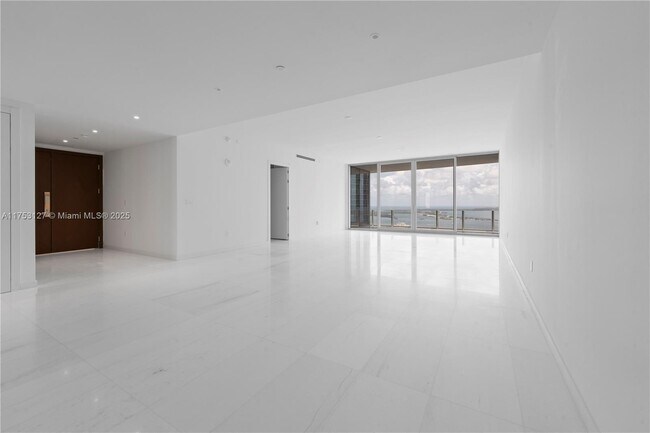 Aston Martin Residences unit 5101, Miami, FL 33131 - photo 5