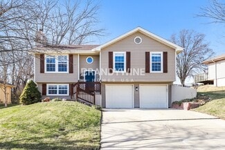 1626 S Whitney Dr, Independence, MO 64057