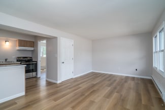 1108 N 39th St, Grand Forks, ND 58203