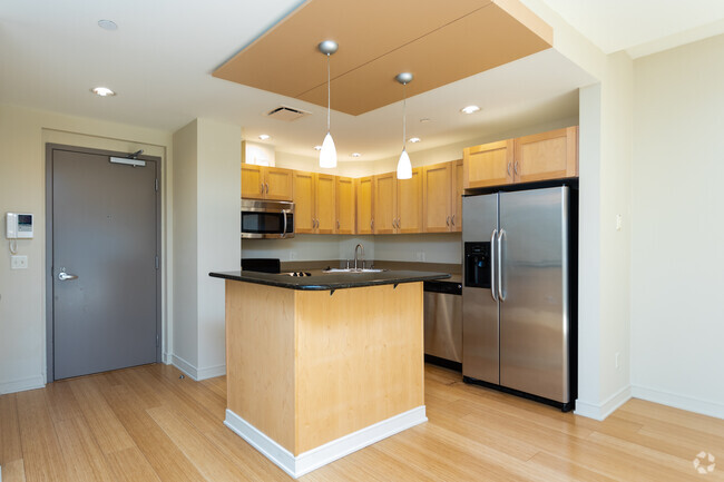 1BR, 1BA-892SF