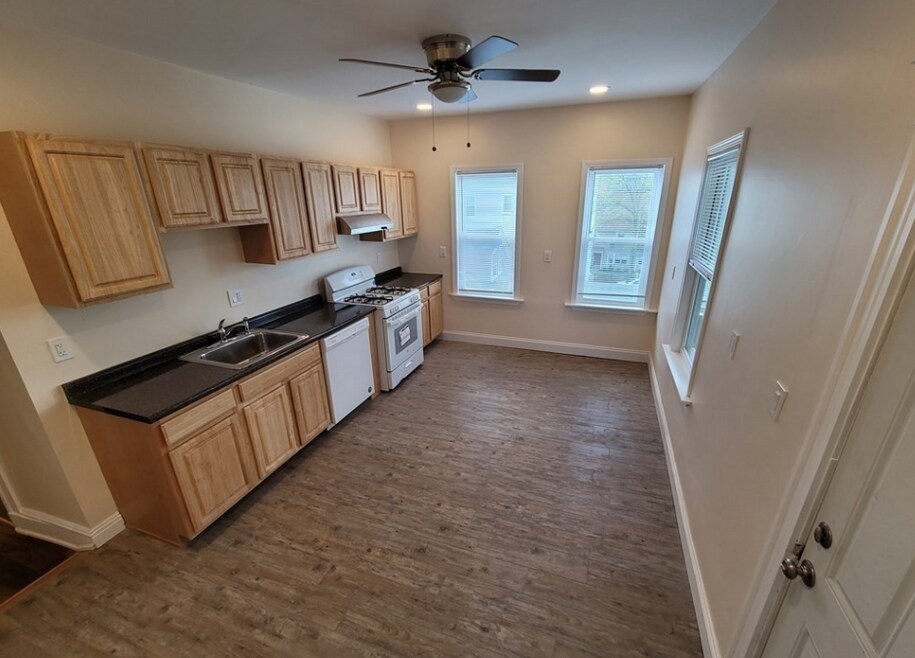 175 River St unit 2, Cambridge, MA 02139 - photo 1