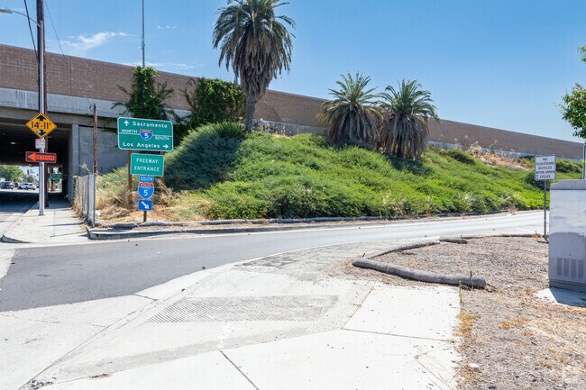 Connecting San Fernando to the heart of Los Angeles, Interstate 5 makes travel quick and easy.