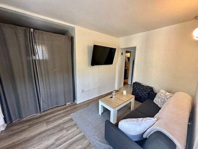 218 S Broadway unit B, Redondo Beach, CA 90277 - photo 4