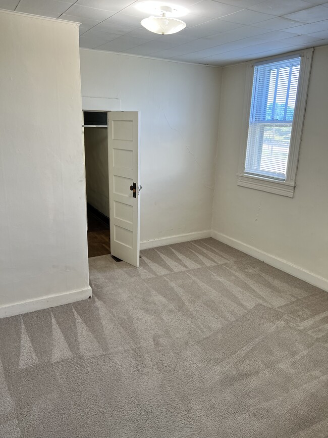 913 W High St unit B, Jefferson City, MO 65109 - photo 6