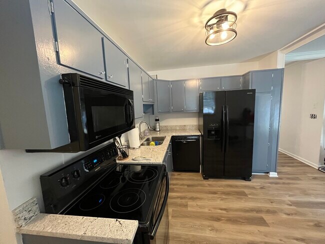 2530 Rolling View Dr SE unit B, Smyrna, GA 30080 - photo 5