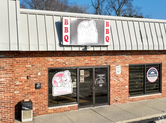 Garrett’s BBQ near Devon is known for smoked meats and hearty sides in a laid-back space.