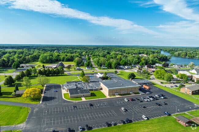 Paw Paw Middle School has a student to teacher ration of 16 to 1.