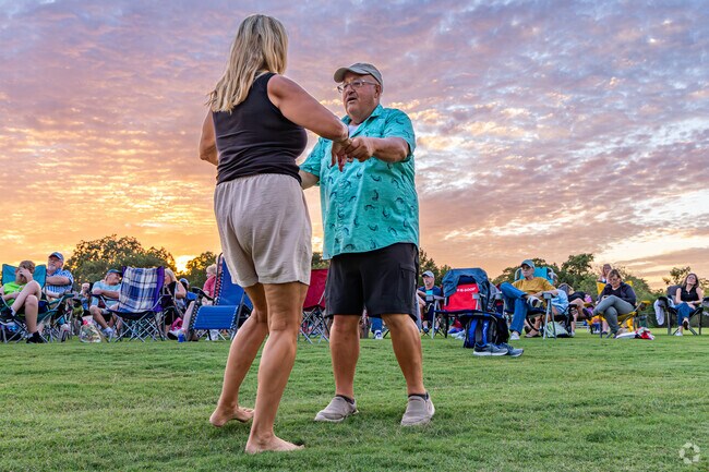 Footloose on the Neuse brings live music to New Bern.
