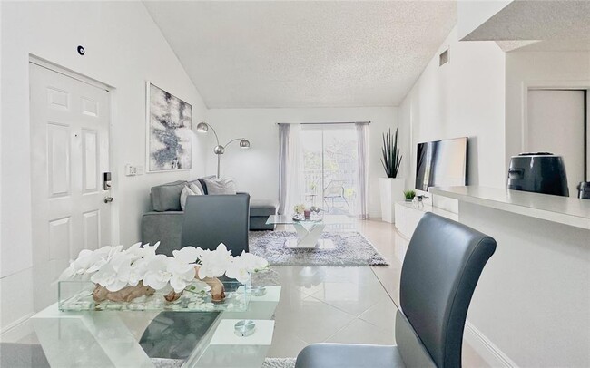 18870 NW 57th Ave unit 305, Hialeah, FL 33015 - photo 6